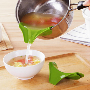 Anti-spill Silicone Slip on Pour Soup Spout Funnel for Pots Pans Kitchen Gadget Tool Portable Silicone Liquid Funnel