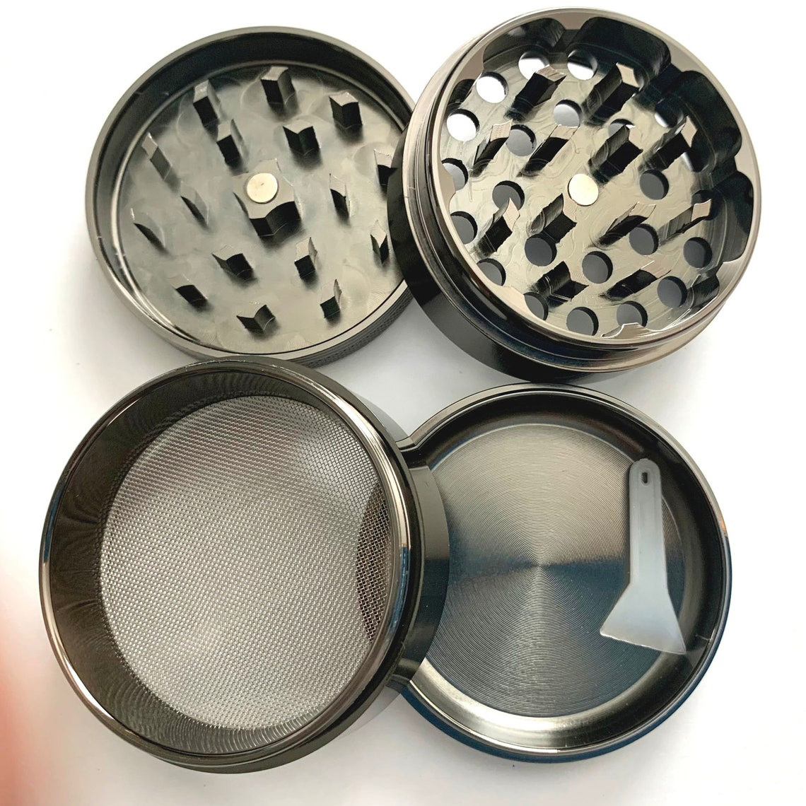 2023 newest Hot Selling Tobacco Crusher 63mm 4-Piece Aluminium Alloy Flat Spices and Herb Grinder with Sharp teeth