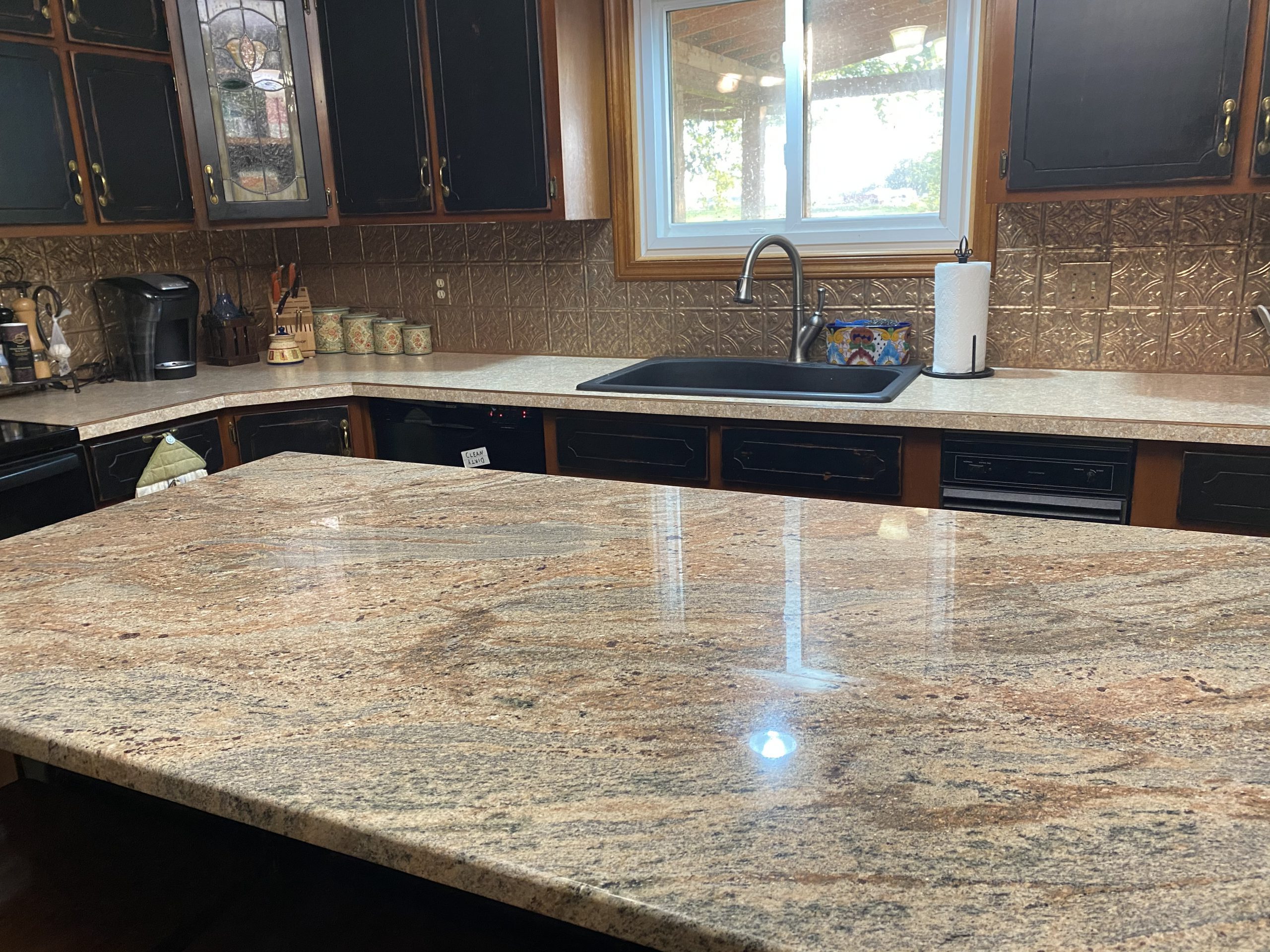 Huaxu Brazil Natural Stone Table Top Wholesale Price Kitchen Green Pink Juparana Granite Countertop