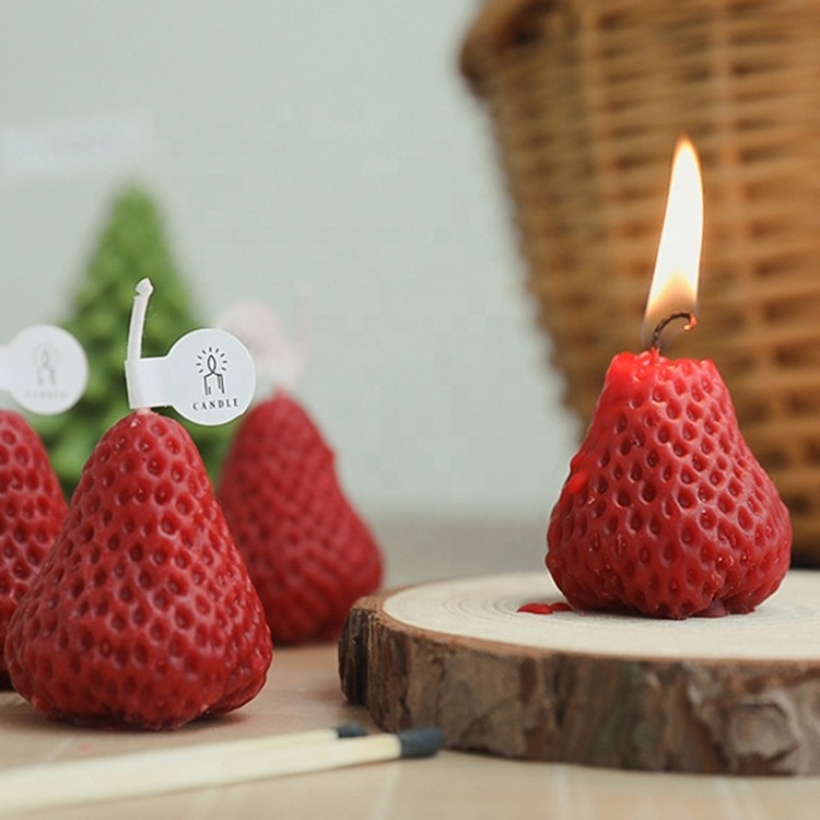 New Design Custom Romantic Love Fruit Strawberry Shaped Scented Candles Aromatic Candles For Home Decoration Wedding