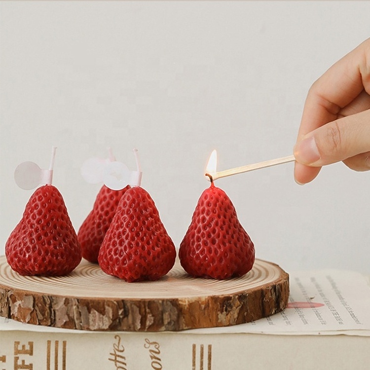 New Design Custom Romantic Love Fruit Strawberry Shaped Scented Candles Aromatic Candles For Home Decoration Wedding