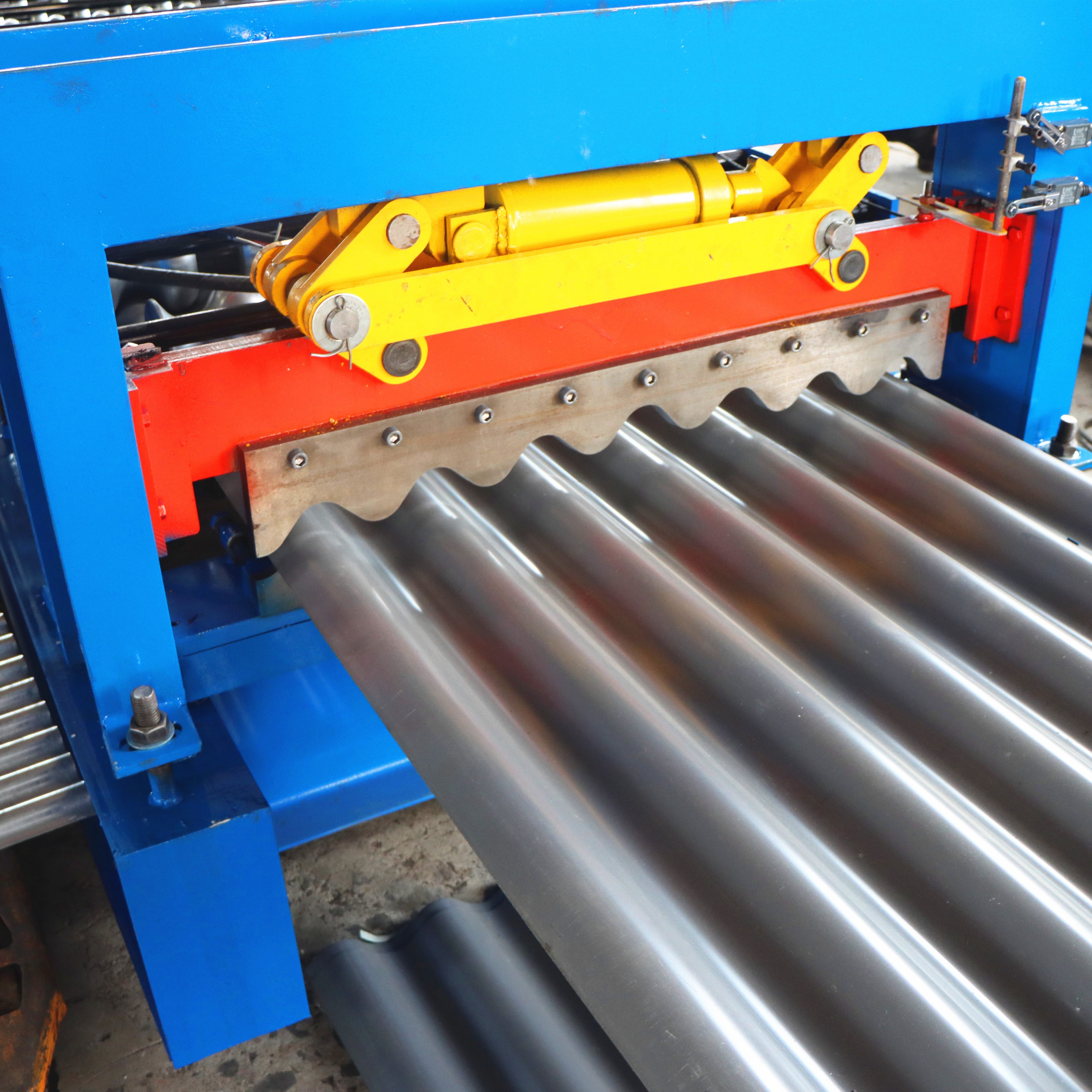 Corrugated Iron Sheet Roofing Tile Making Roll Forming Machine Zinc Roofing Sheet Making Machine