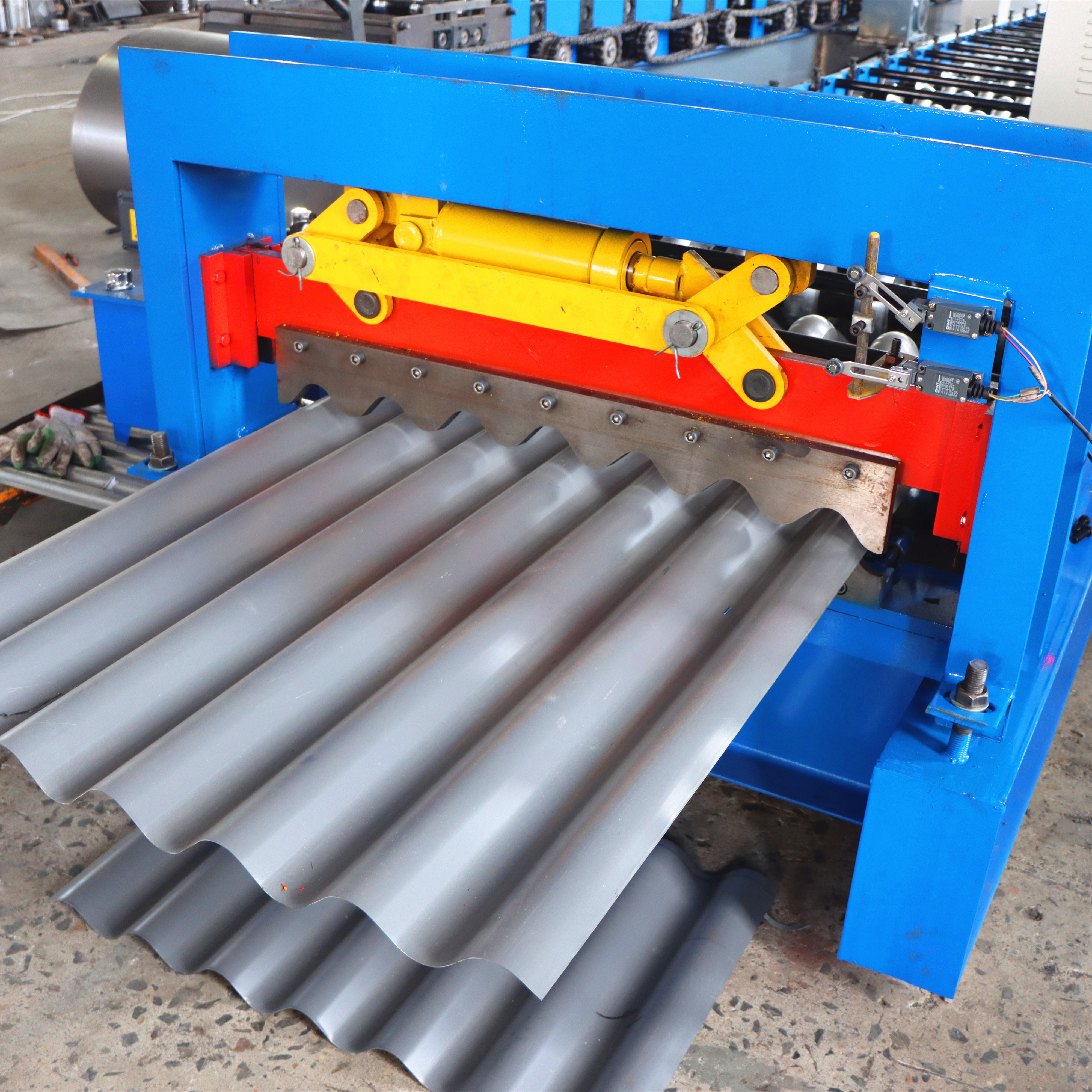 Corrugated Iron Sheet Roofing Tile Making Roll Forming Machine Zinc Roofing Sheet Making Machine