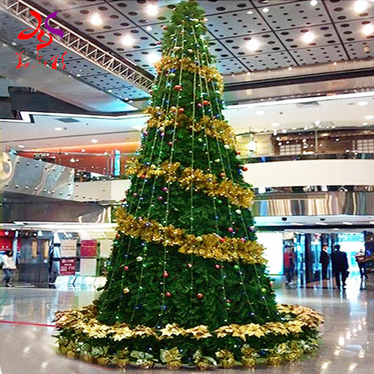 Large Christmas wreaths Customized Ornaments Green Trees Around Yellow Ribbons Giant LED Christmas Tree