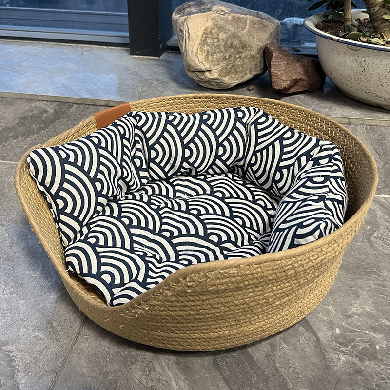 Wholesale pet cat bed warm woven rattan pet basket made of dog sleeping round bed with plush soft sleeping mat