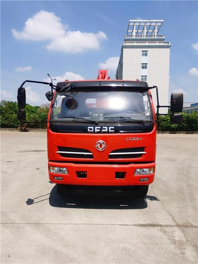 Newest price Dongfeng mini size 4x2 cargo truck / dump truck 5 tons mounted 2 tons hydraulic straight arm crane for sale