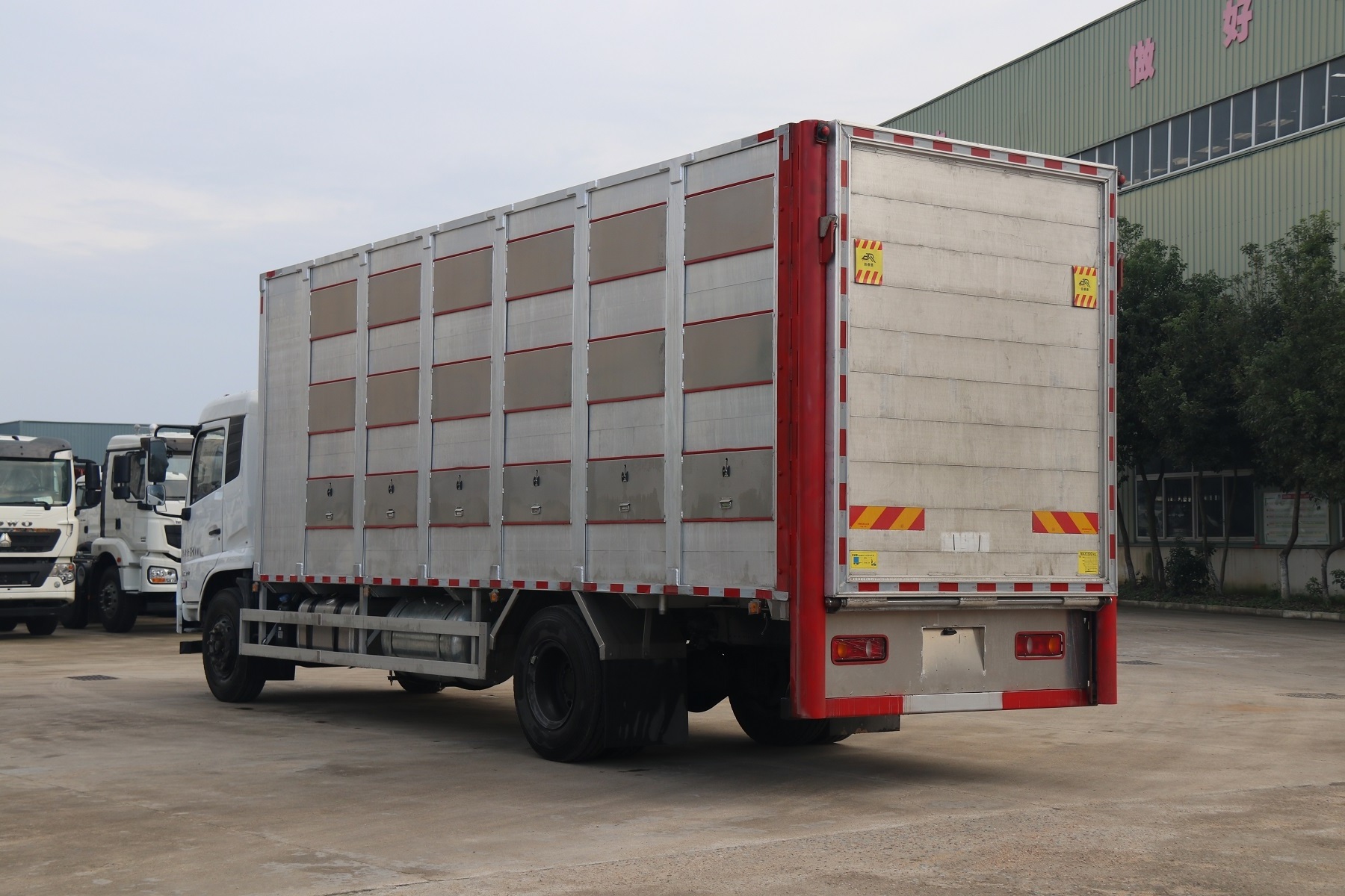 dongfeng 5 ton 6 ton 7 ton diesel lorry animal transport trucks chicken pigs live poultry carrier truck