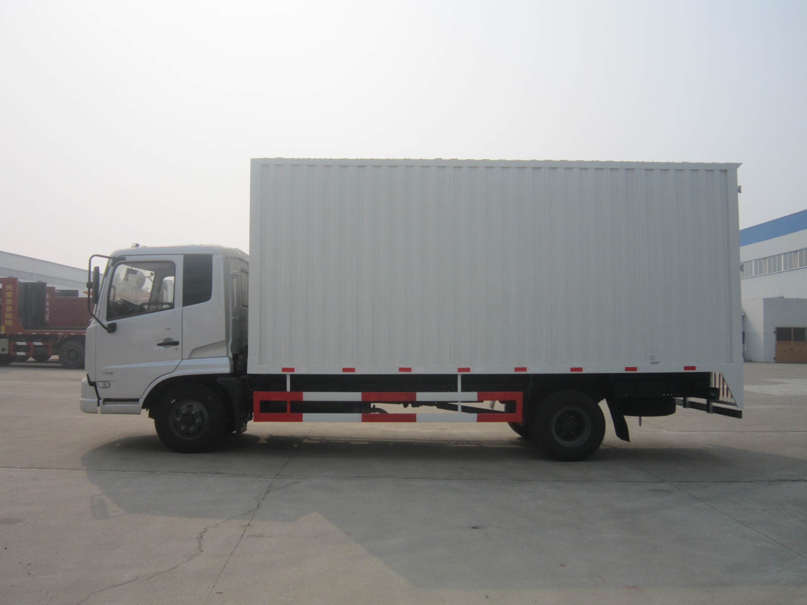 6 wheels 15 tons cargo box van truck for special goods transport and delivery dongfeng brand in stock with low price