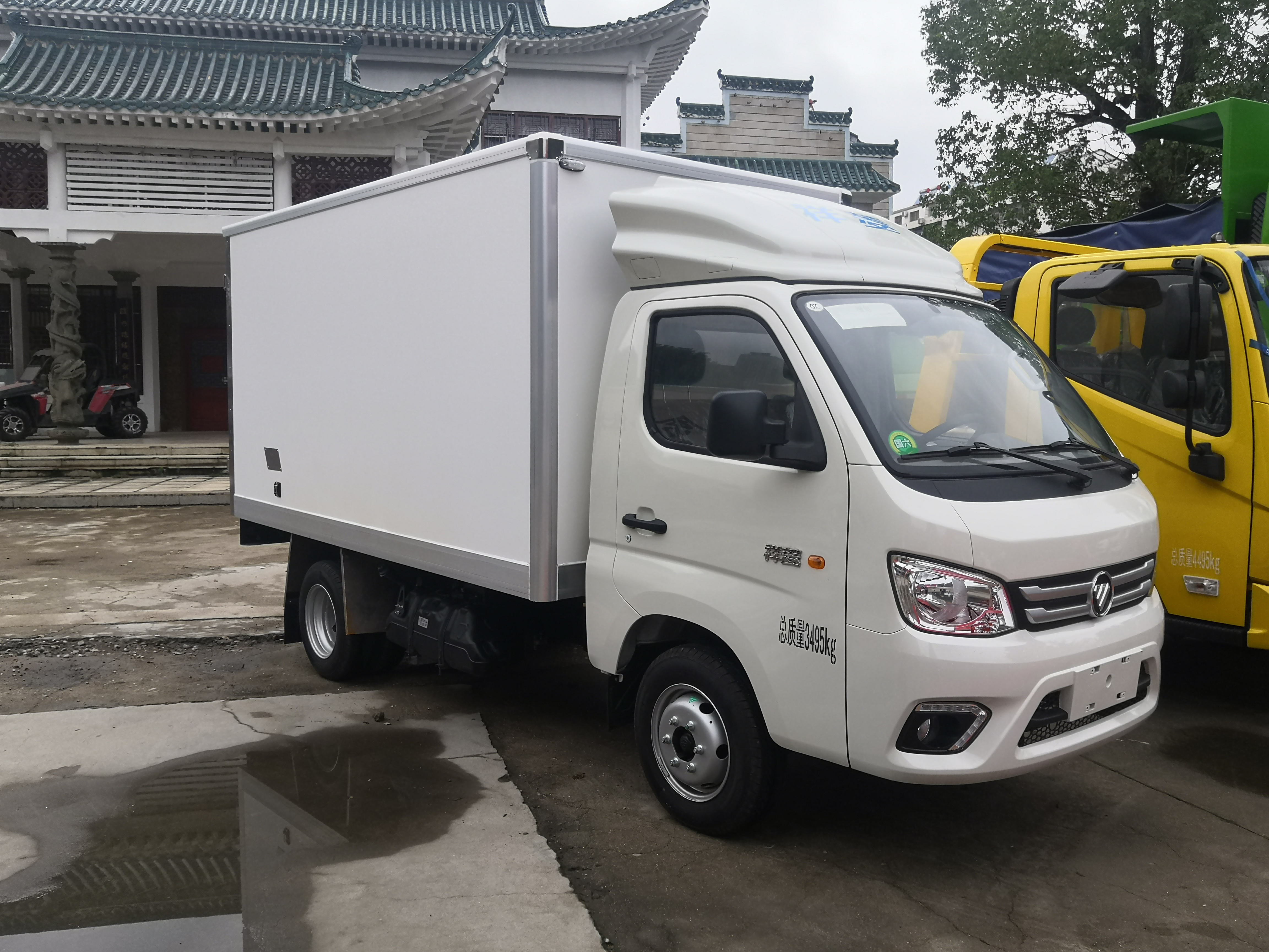 Mini van box truck 1T loading FOTON small 4x2 gasoline van cargo truck factory