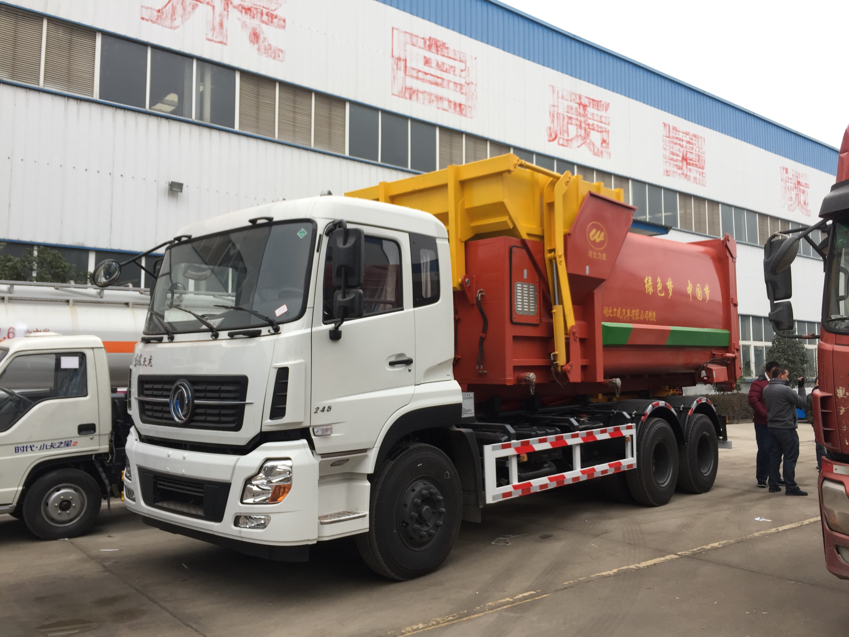 DONGFENG 6x4 euro 3 heavy duty 18 Tons Roll Arm Container Garbage Truck Hook lifter truck for sale