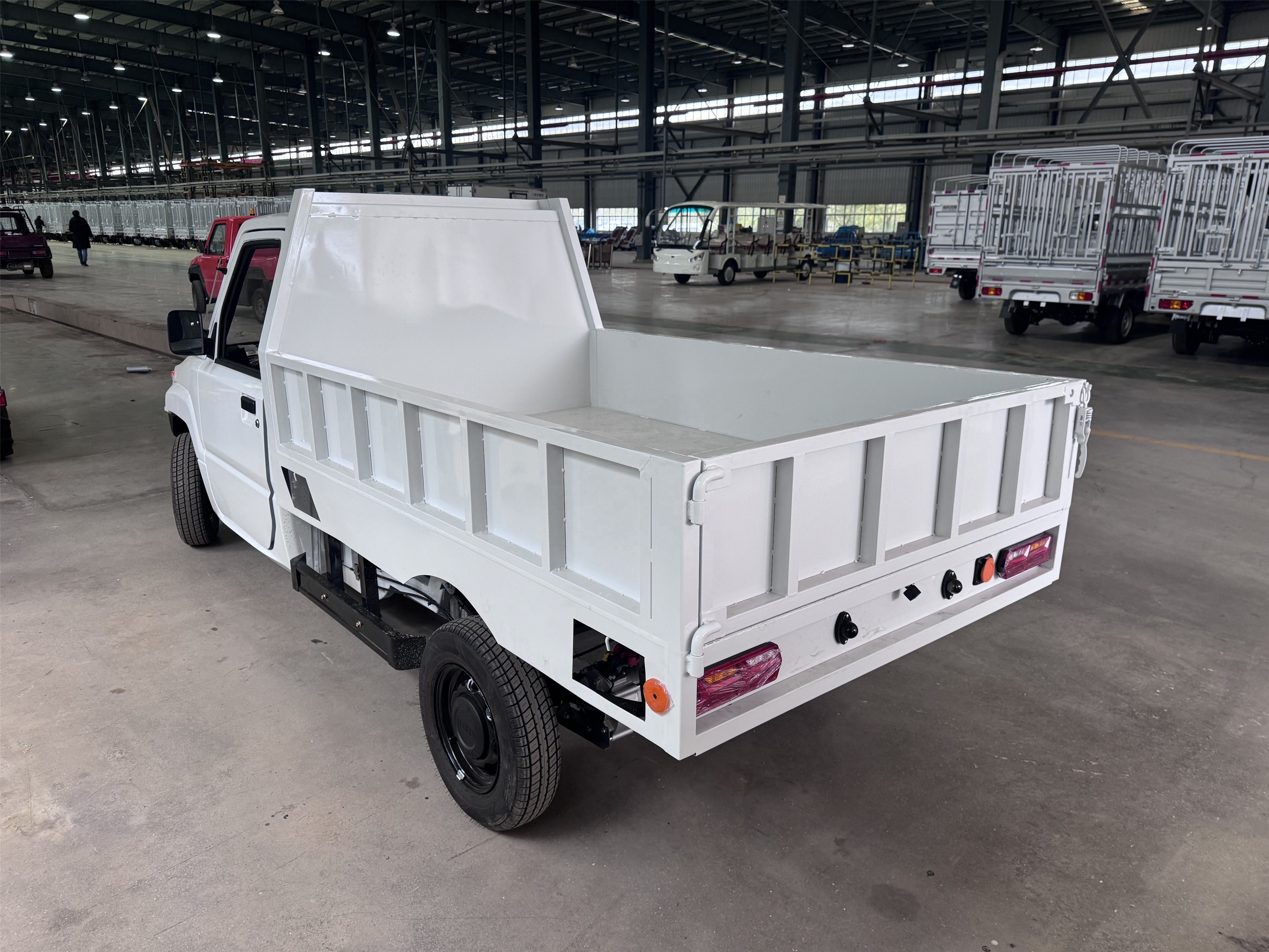 Electric UTV farm Vehicle Orchard Agricultural Vehicle 2 Passenger and Cargo Farm dump pickup truck 0.5ton orchard cart