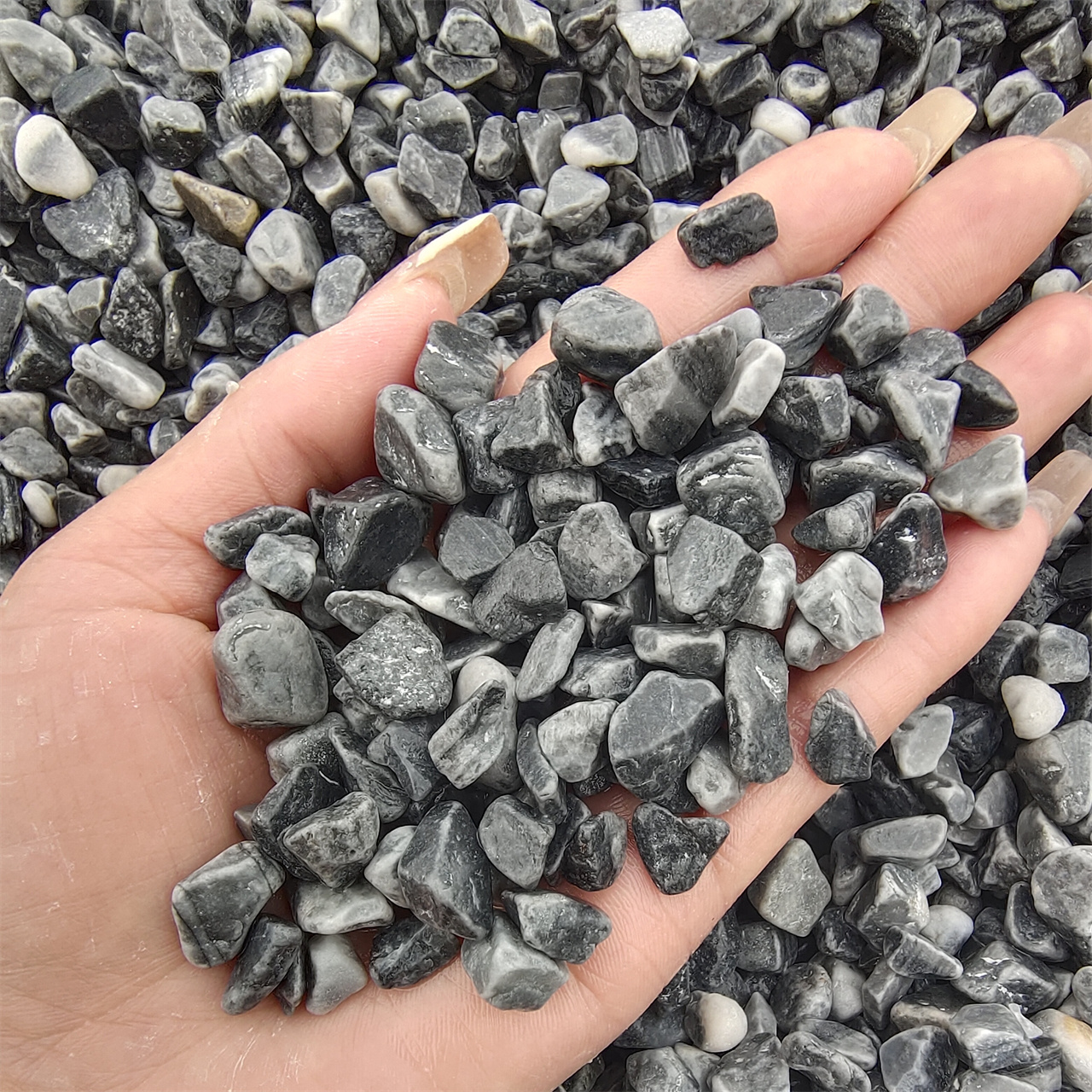 Wholesale dark grey rough stone natural bulk gravel cobble for road and driveway garden landscaping