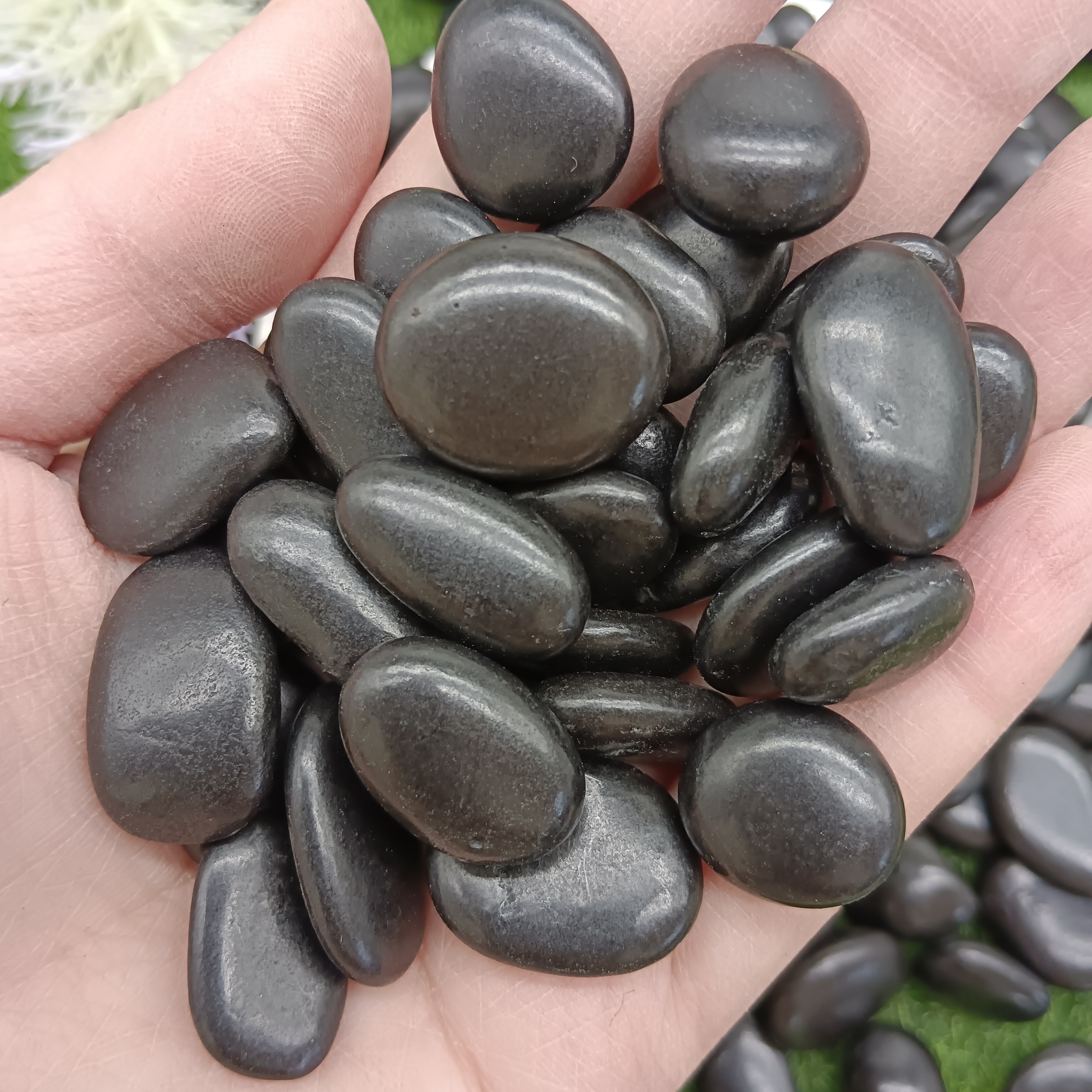 Landscaping Garden Dark Grey Pebbles Unpolished Natural Riverstones Pebble Stone for Sale Prices