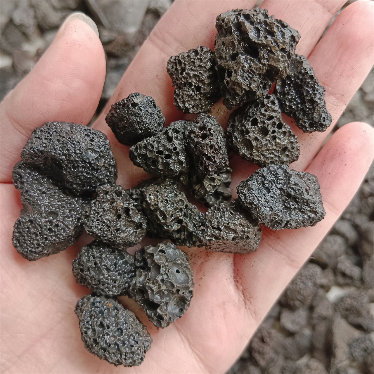 Factory Price Volcanic Natural Pumice lava rock wholesale black lava stones solid large lava rock bricks