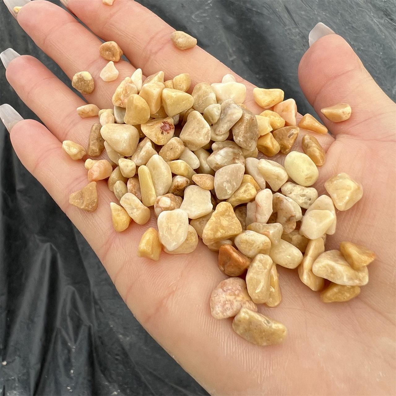 Factory price little Resin Bond Gravel Terrazzo Stone Chips Pebble Stones Used For Garden Landscaping And Road Paving