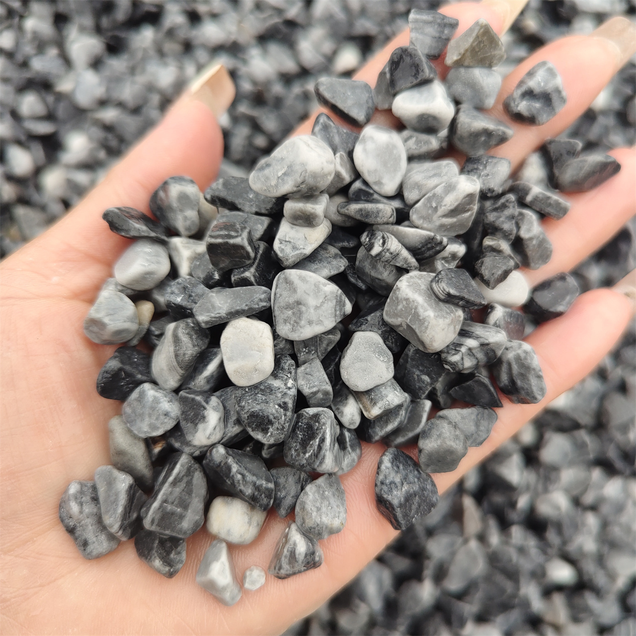 Wholesale dark grey rough stone natural bulk gravel cobble for road and driveway garden landscaping