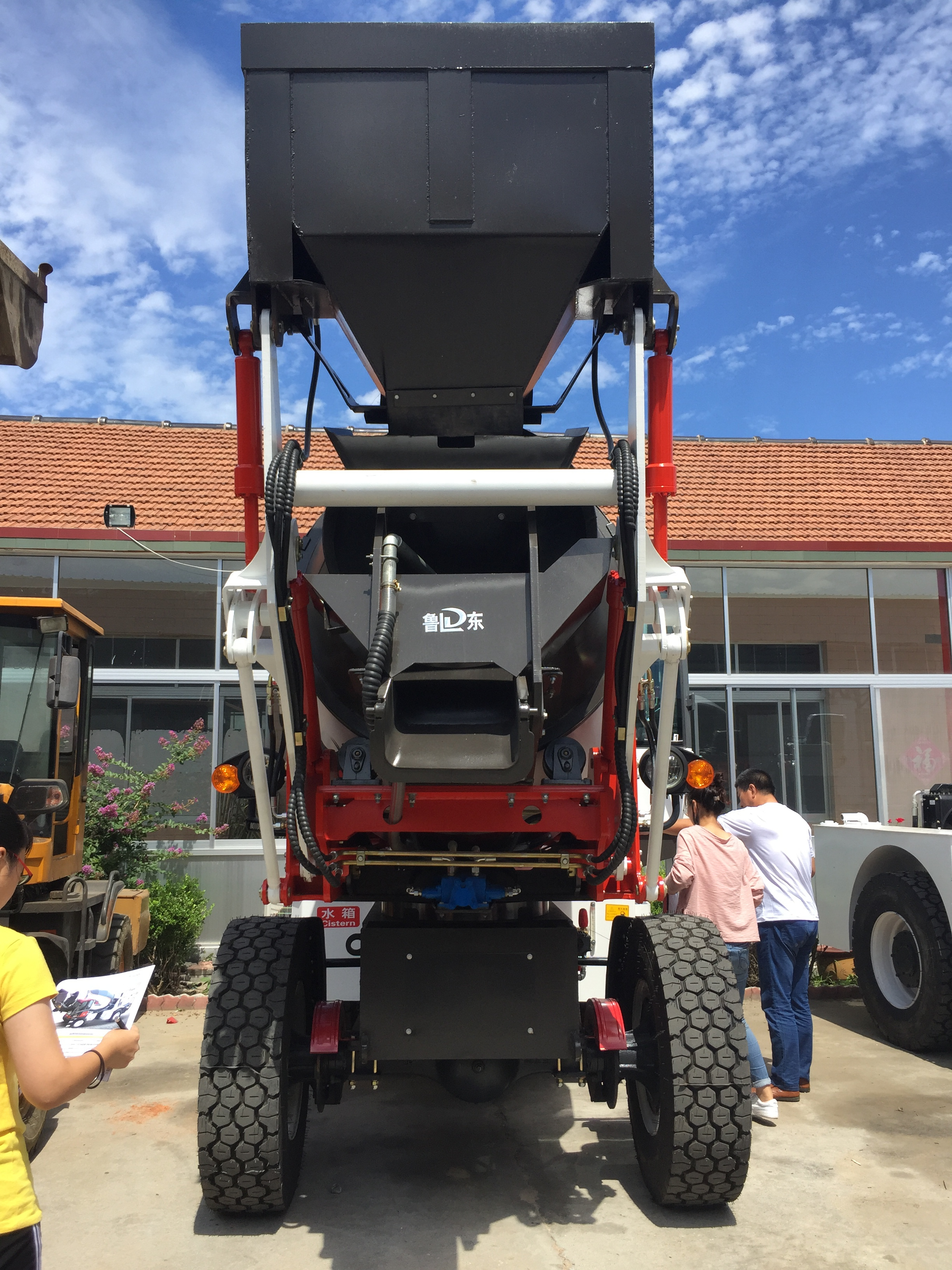 self loading concrete mixer with pump,supreme feed mixer,concrete mixer vehicle