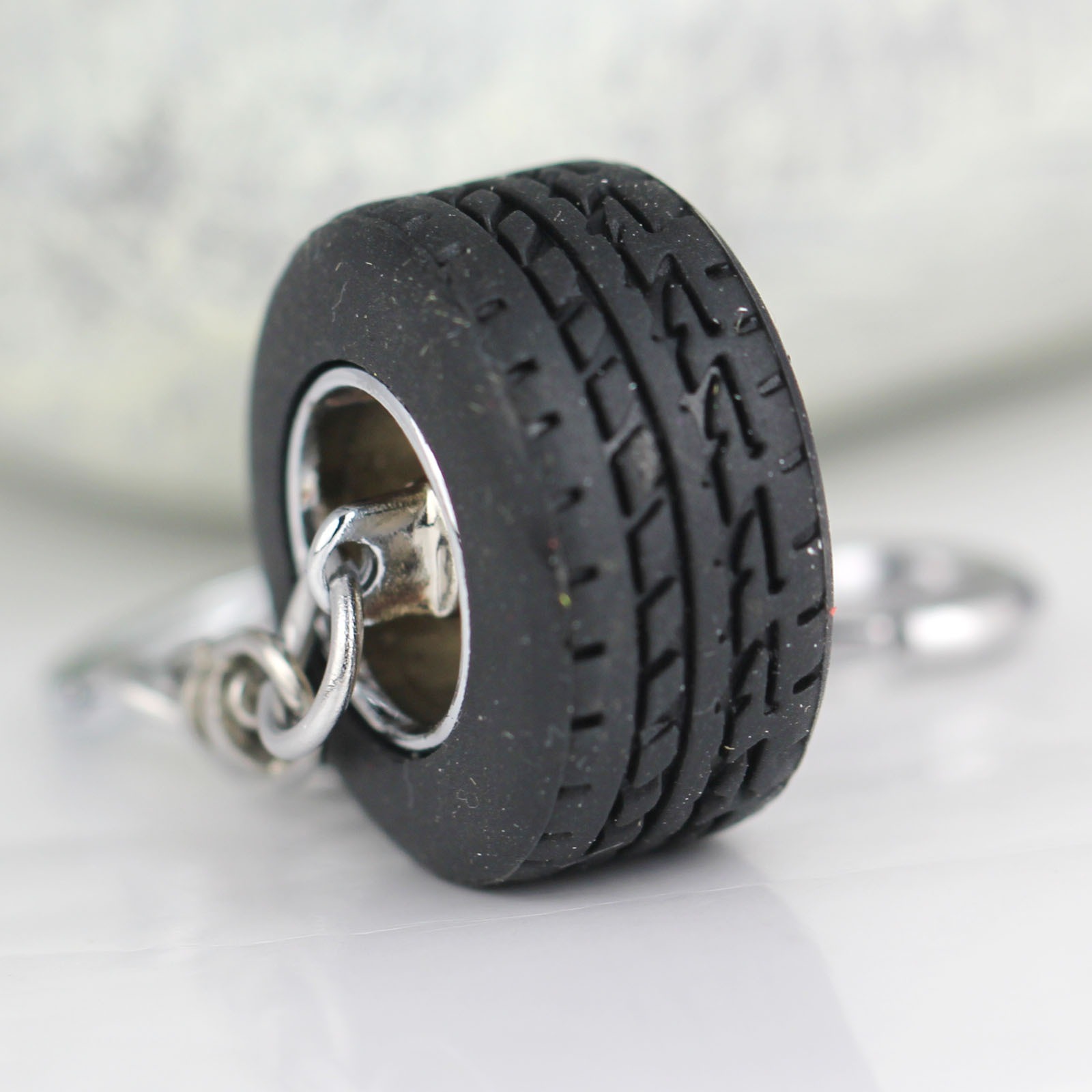 Promotional Custom Logo Silicone Tire Key Ring Rubber Tyre Shape Keychain Car Wheel Tire Keychains