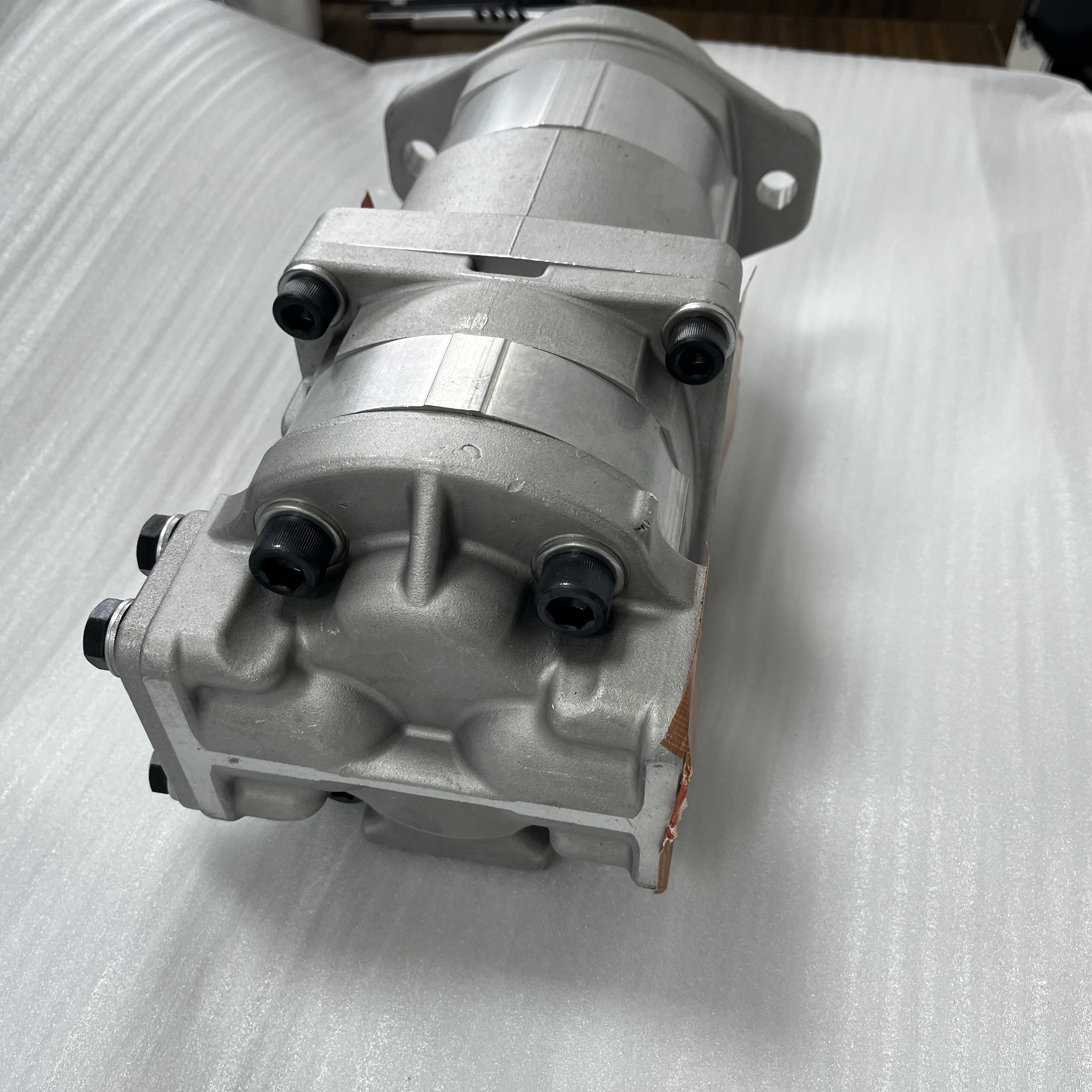 Huida original PC700LC-8R excavator SAA6D140E-5 engine 705-52-21190 gear pump used in Komatsu