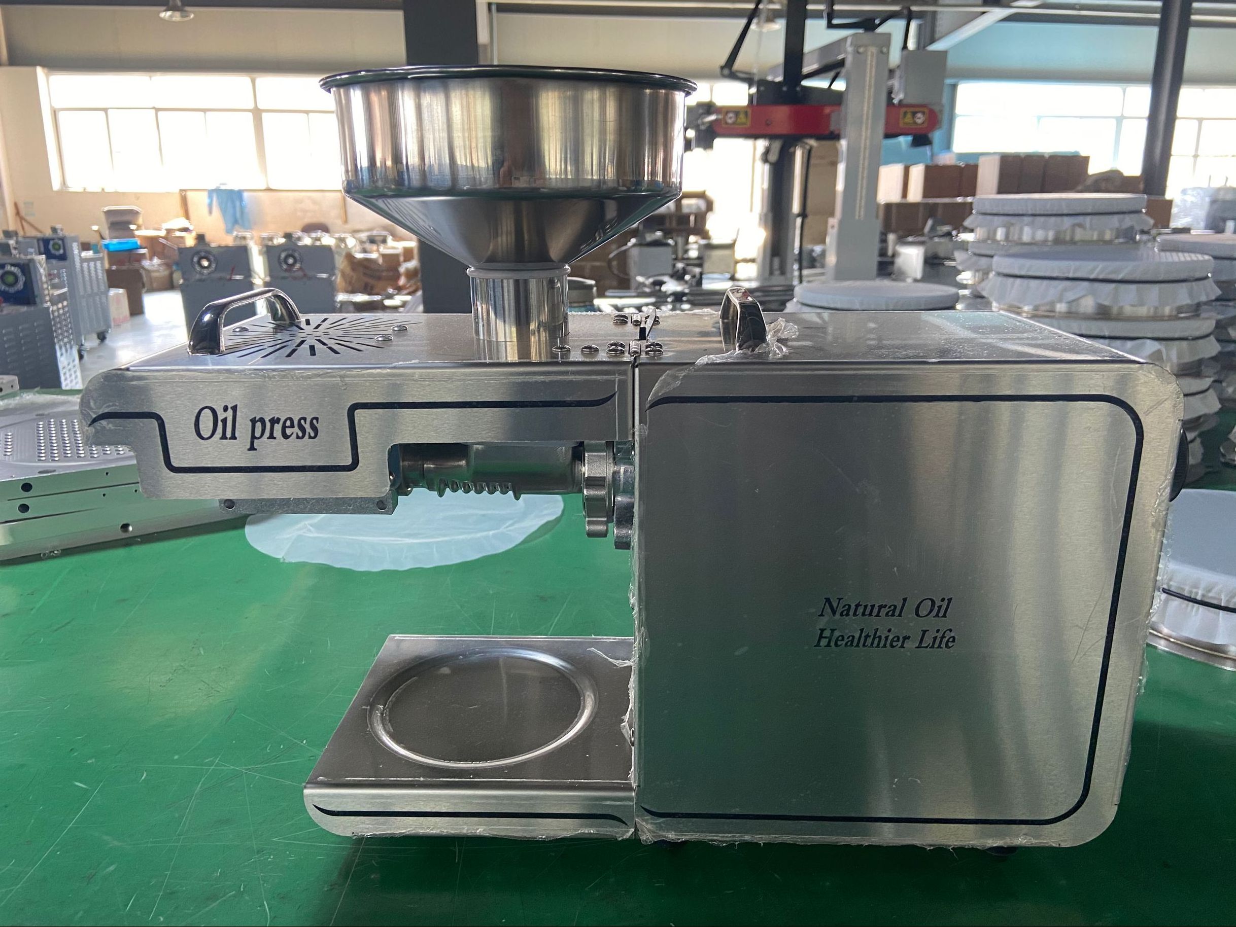 Stainless Steel Coconut Processing Mini Oil Press Machine for Sunflower Sesame Seeds Oil Extraction Machine HJ-P10