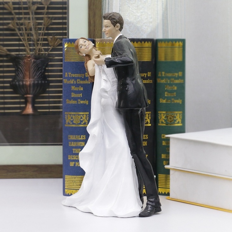 Custom design couple souvenirs wedding cake topper figurines, resin valentine dancing couple figurines*