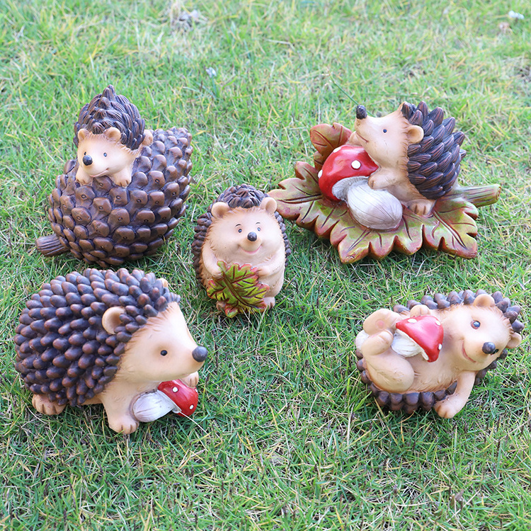 Customized Resin Cute Hedgehog figurine handmade animal decoration resin hedgehog Garden Statue