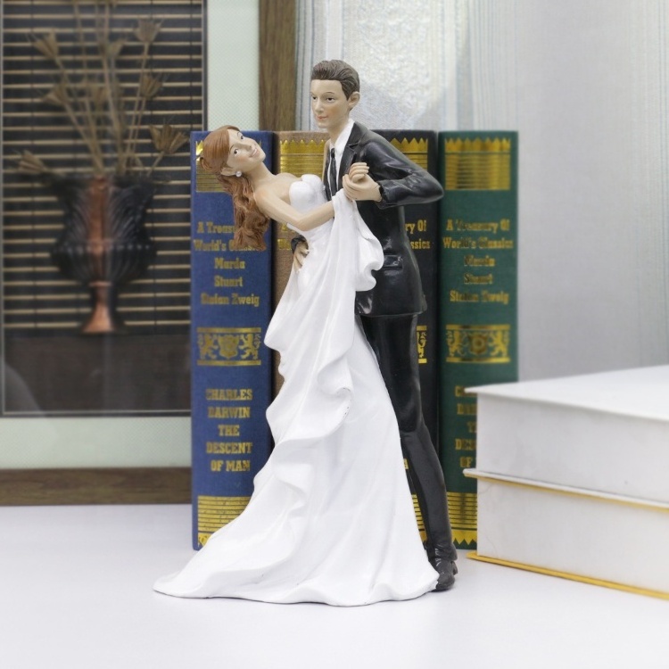 Custom design couple souvenirs wedding cake topper figurines, resin valentine dancing couple figurines*