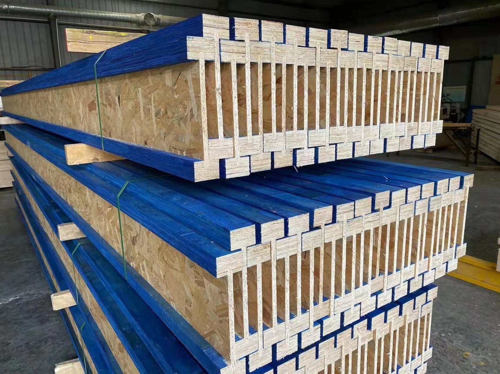 LVIL Formwork Material wood I-joist I- Beams for Wide Span Floor Joists wood ceiling beams wood beam