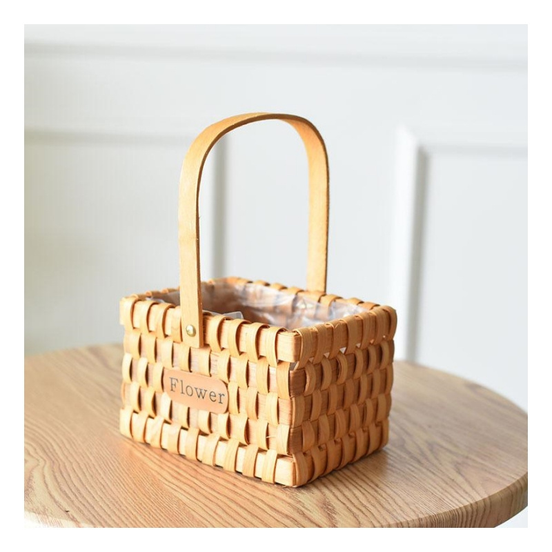 Wholesale Christmas Fashion Empty Gift Basket Hand-Woven Flower Baskets with Handle Decorated Fruit Storage Baskets for Gifts