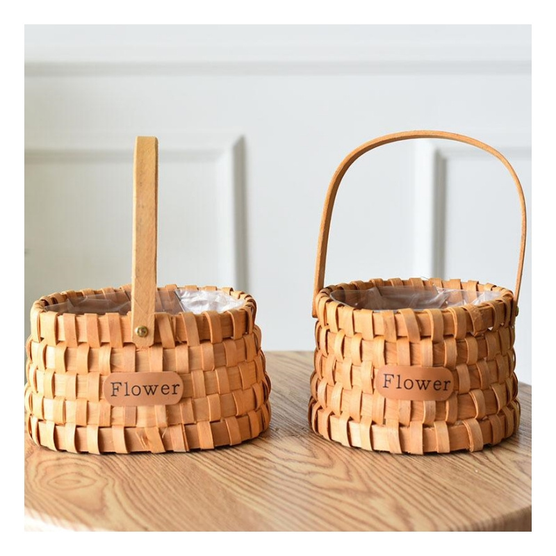 Wholesale Christmas Fashion Empty Gift Basket Hand-Woven Flower Baskets with Handle Decorated Fruit Storage Baskets for Gifts