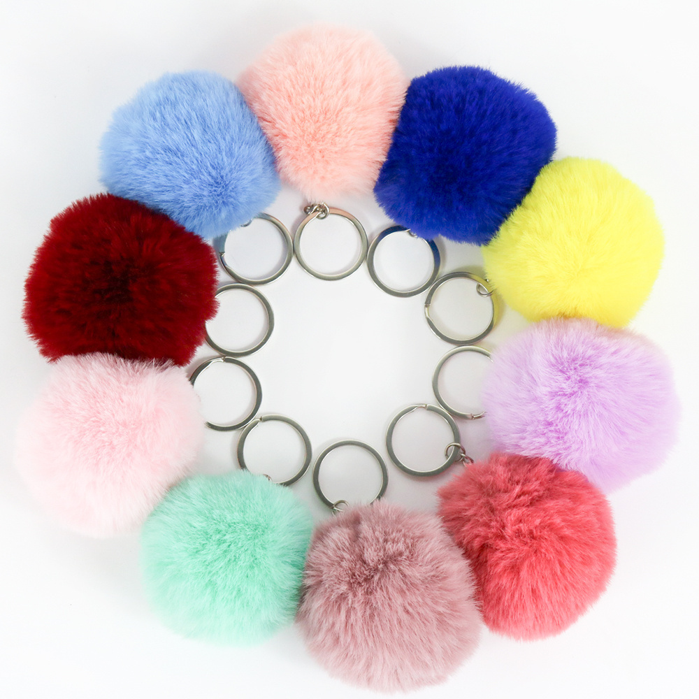 2022 hot sale cheap simple style fur ball  key rings  Fluffy cute  bulk 8cm faux fur pom pom keychain