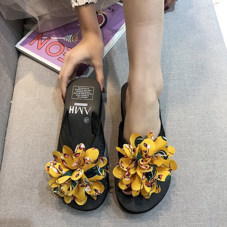 New Arrival Flower Beach Flip Flops Summer Comfortable wedge Soled Indoor & Outdoor Slippers for Women