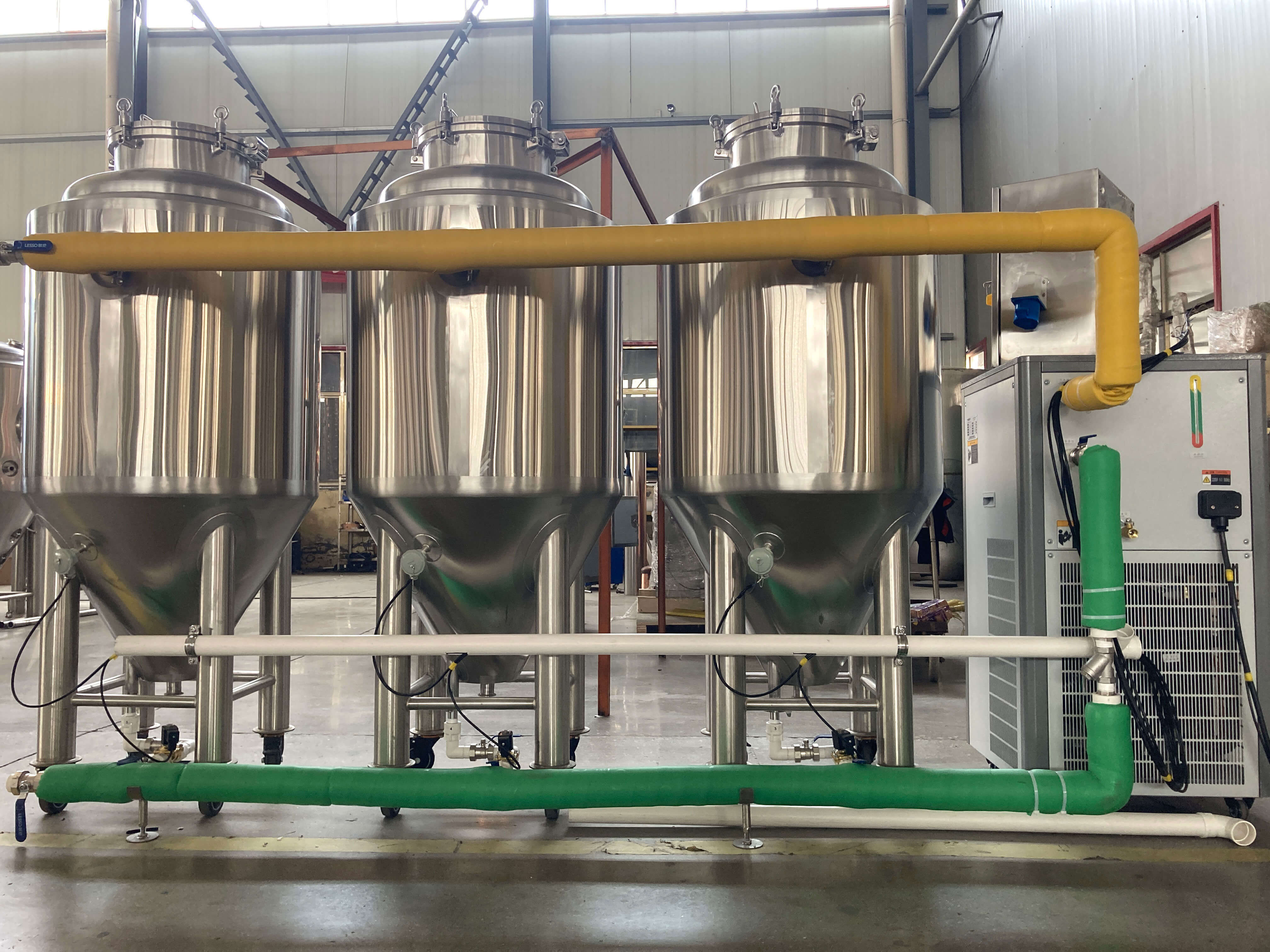 HULK Stainless Steel Beer Equipment 100 200 300 500 600 1000 Litre Beer Brewing Brewery Tanks For Sale