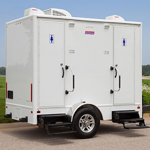 Mobile 2 Axle Portable Travel Shower Toilets Mobile Plastic Luxury Toilets Washroom Trailer for Sale