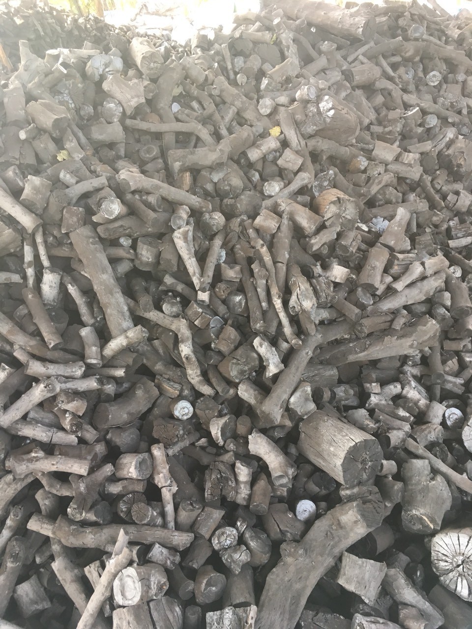 {HOT - DEAL} - WHOLESALE LUMP WOOD COAL/ CHARCOAL BBQ USE MANUFACTURER PRICE/ HIGH QUALITY