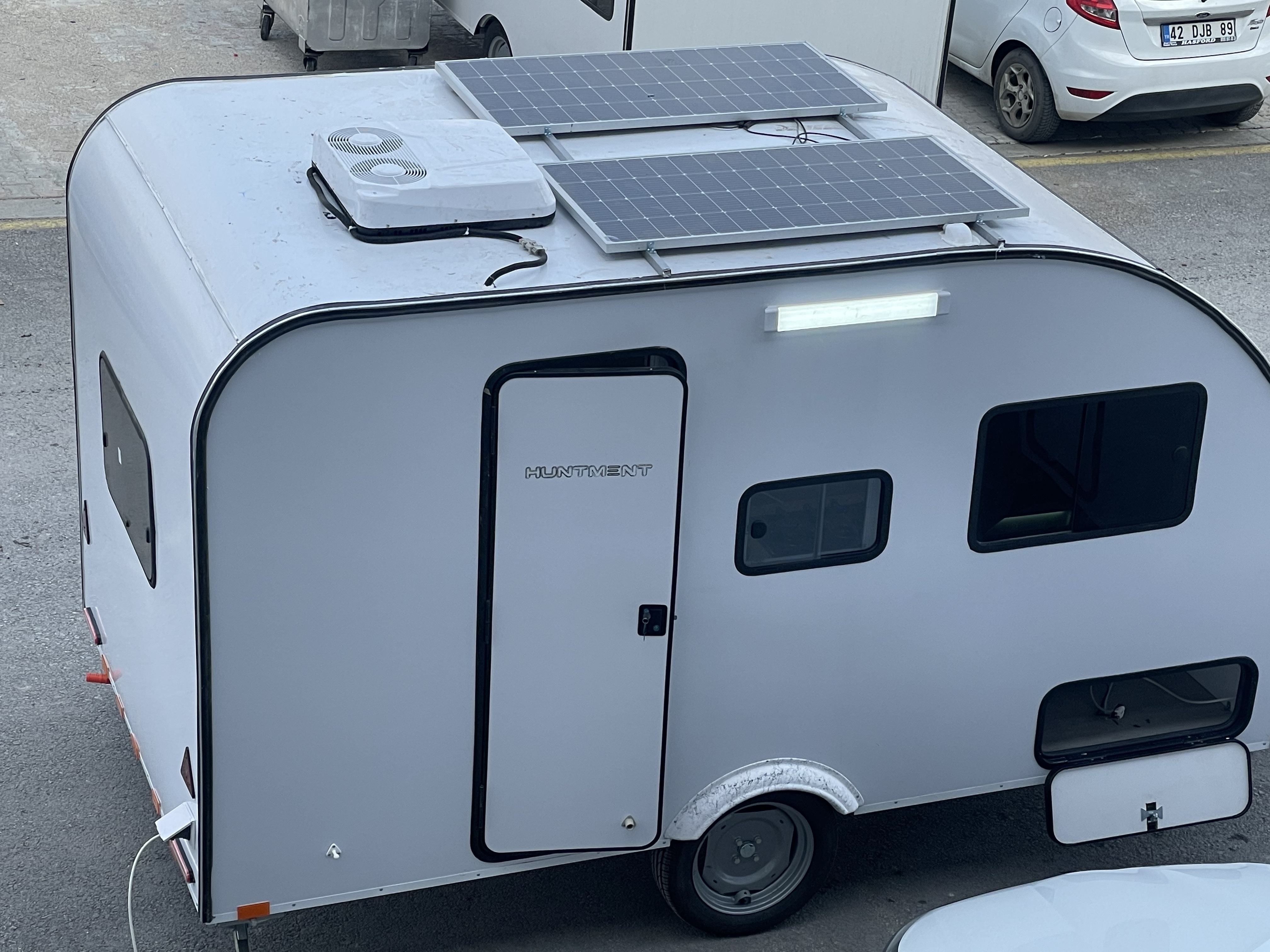 Embark on Eco-Friendly Adventures with HUNTMENT: Luxurious 4X4 Caravan Motorhome Featuring Green Energy and Slide-Out Kitchen!