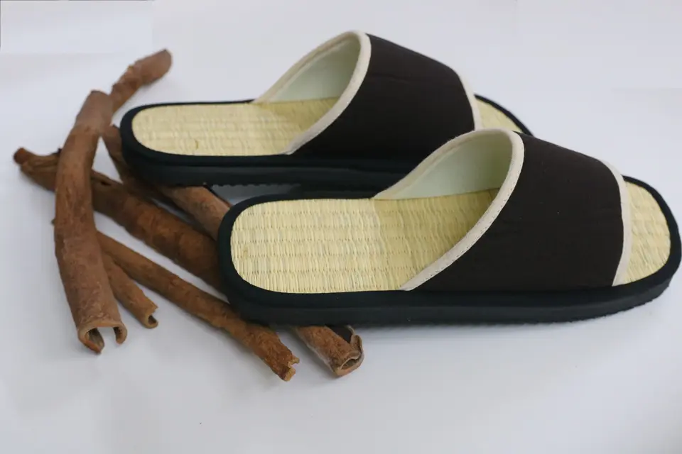 Breathable Absorbent Seagrass Cinnamon Sandals Slippers for Men and Women Best Quality Good Price