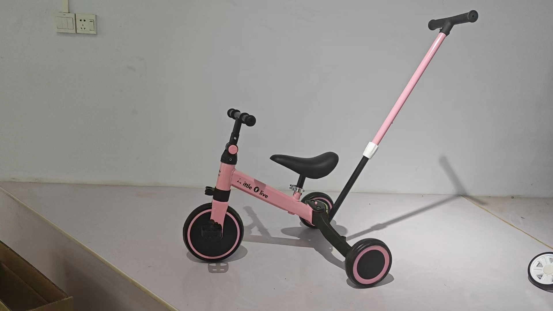 multi-function children's tricycle suitable for age 2-6 year olds foldable 4 in 1 kids balance bike with pedal ride on car