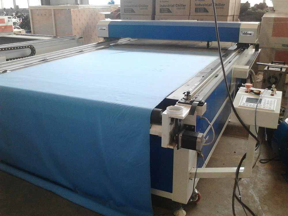 auto feeding system garment cloth fabric textile laser cutting machine