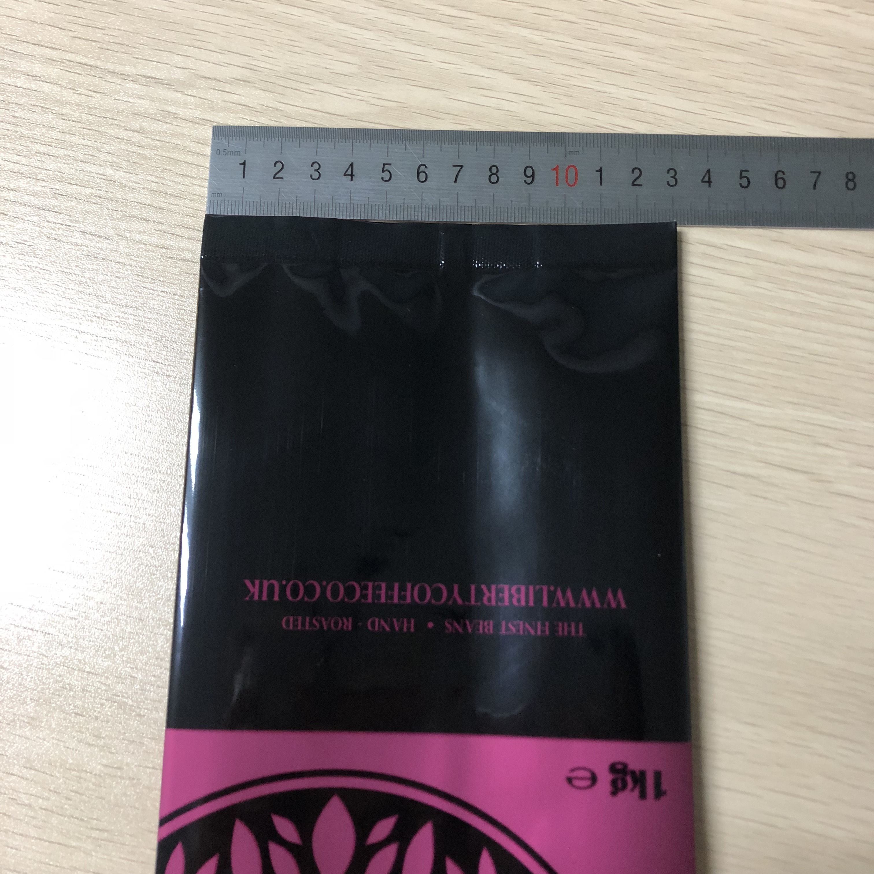 Wholesale Aluminum Foil Packaging Customized Made Black 1kg Resealable Zip lock Coffee Bag One Way Air Valve