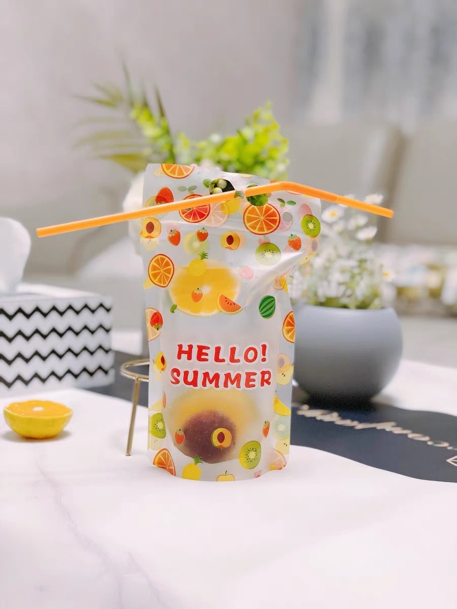 Clear juice sealed drink pouches translucent reclosable hand held zipper plastic drinking bags with colorful plastic straw