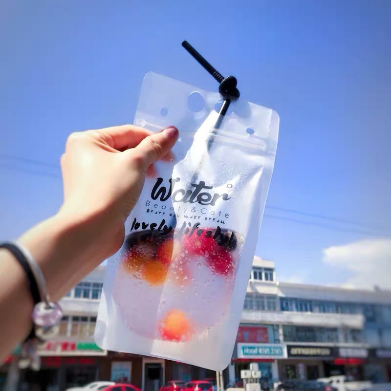 Clear juice sealed drink pouches translucent reclosable hand held zipper plastic drinking bags with colorful plastic straw