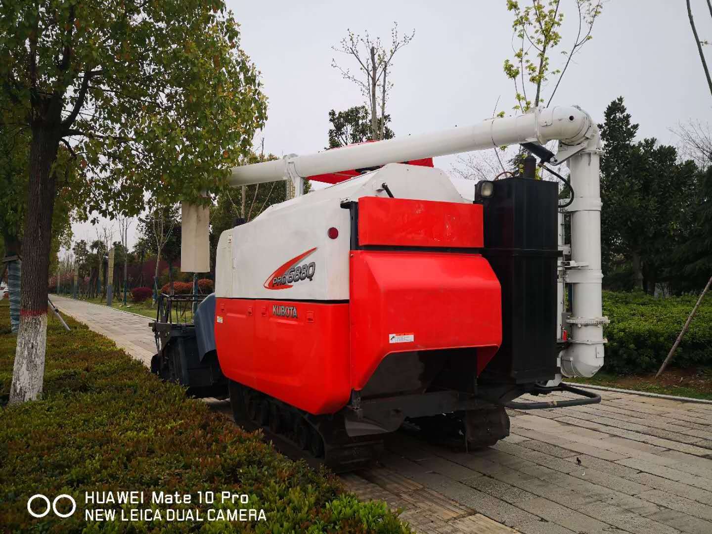 Used Second hand Kubota 4LZ-2.5(PRO688Q) Model  Full Feeding Style Collecting Tank & Big Tank Rice Wheat Combine Harvester