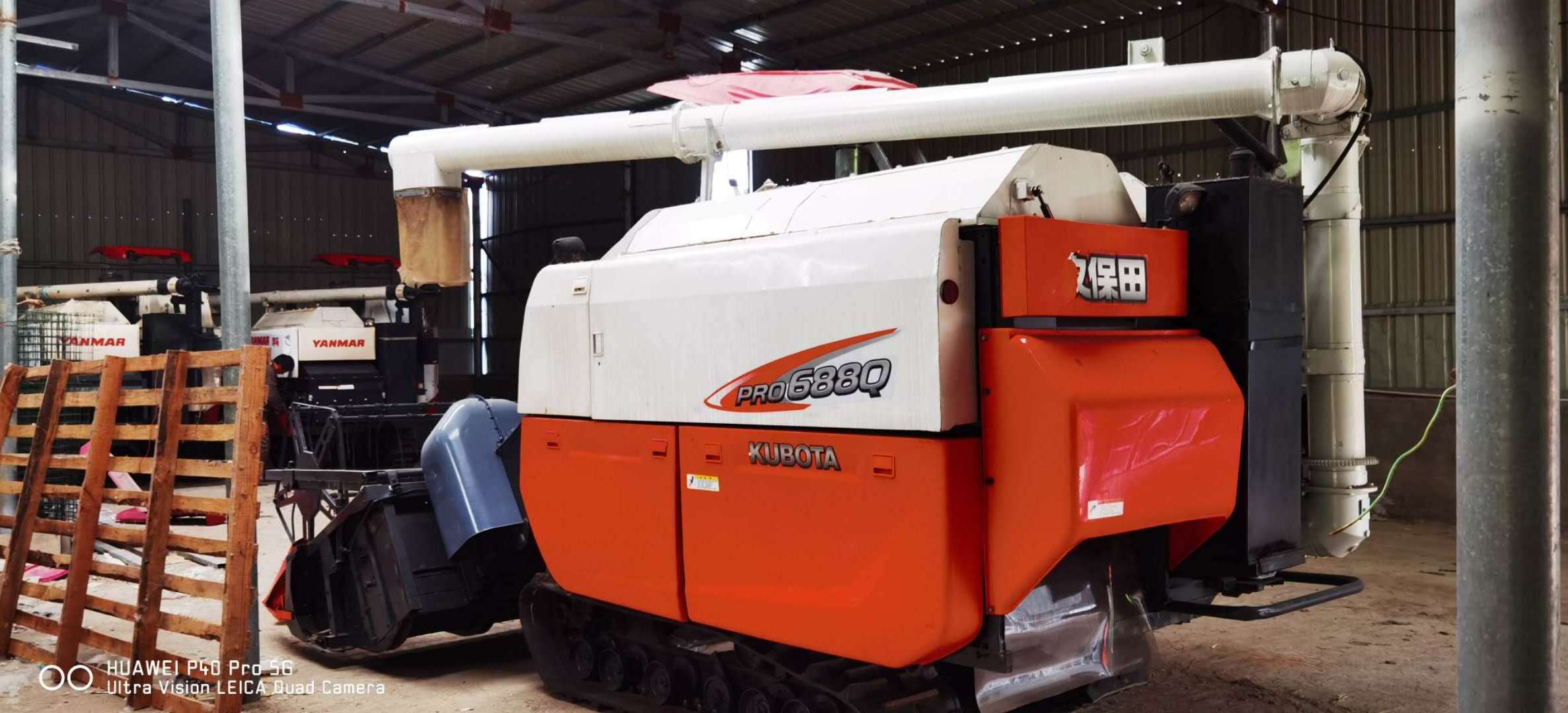 Used Second hand Kubota 4LZ-2.5(PRO688Q) Model  Full Feeding Style Collecting Tank & Big Tank Rice Wheat Combine Harvester