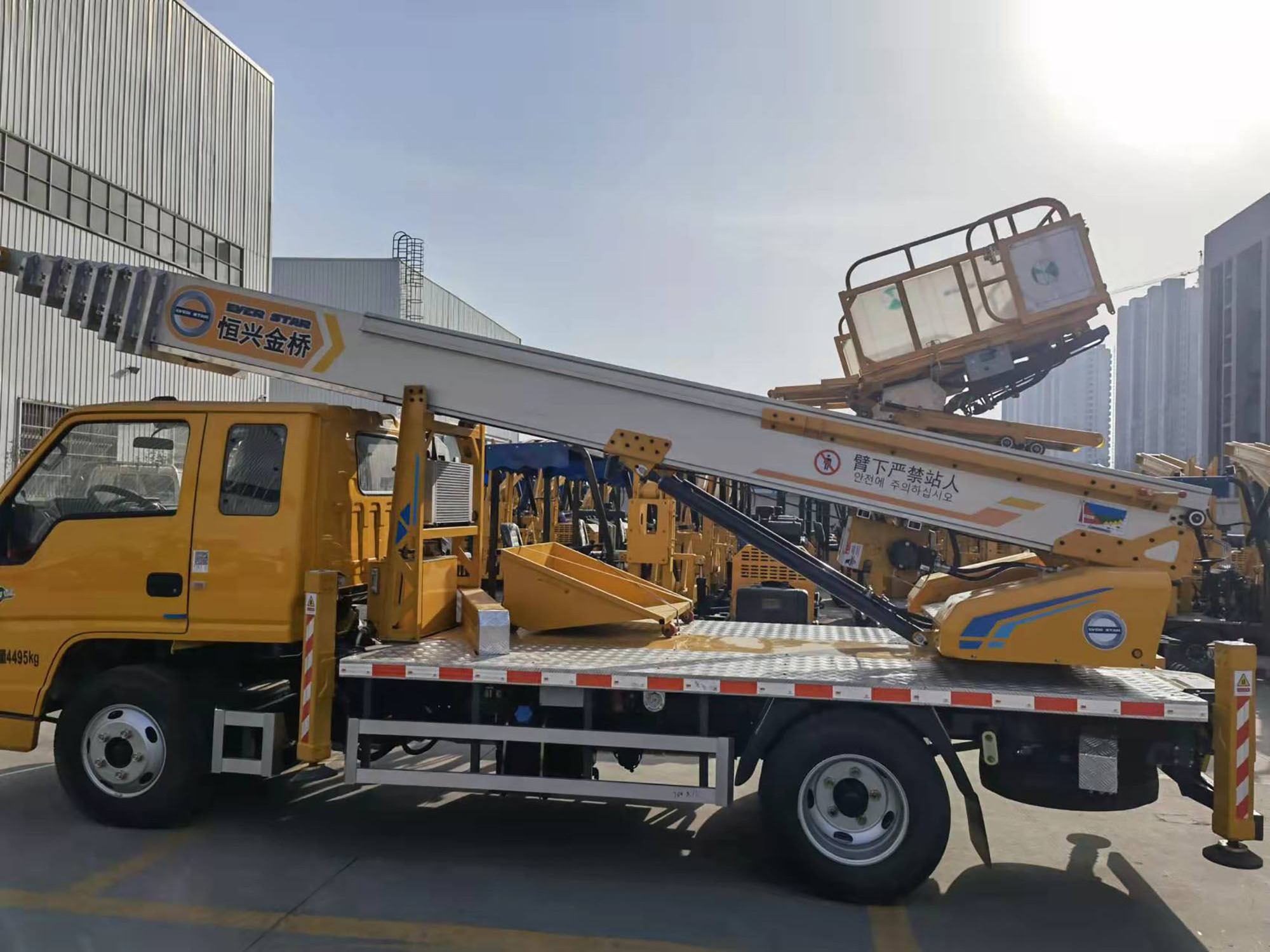 EVERSTAR ladder lift truck 36 Meter Hydraulic Truck Mounted Aerial Telescopic Access Ladders Bucket Truck Boom Lift Aerial Manli