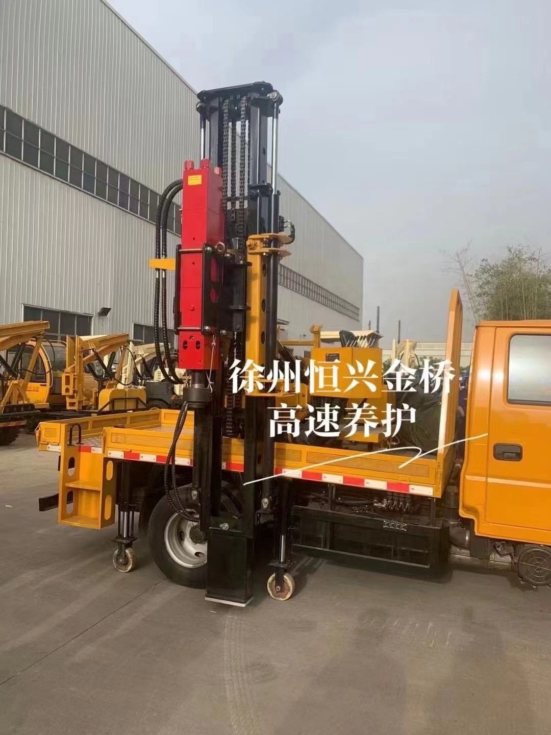 With YC260 hydraulic hammer for highway guardrail post  installation, Hengxing Truck mounted ramming  machine