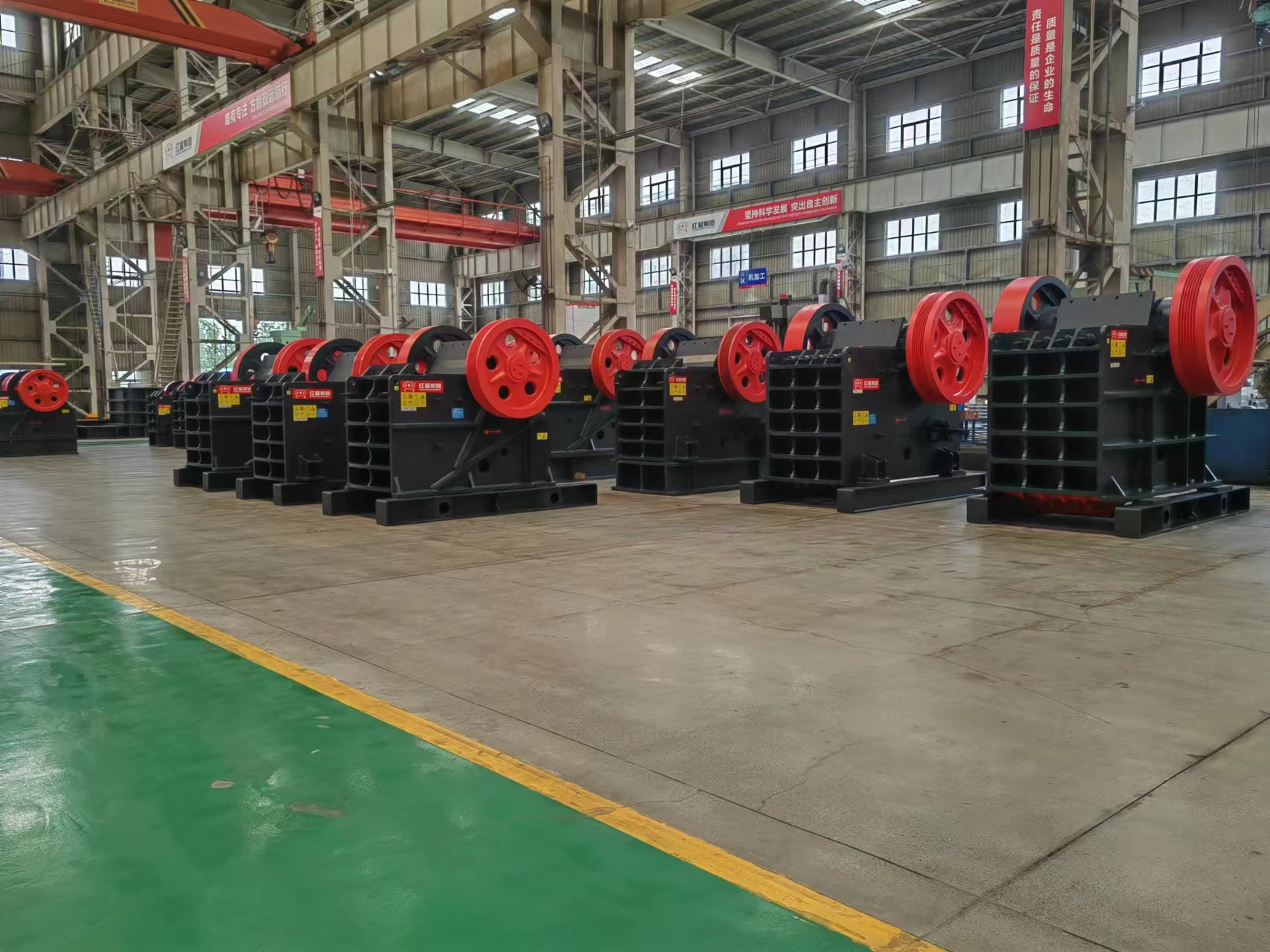 Excavator feeding jaw crusher 1200 x 250 fine jaw crusher