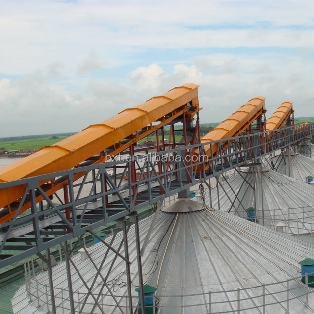 Mobile rubber belt conveyor for truck loading unloading