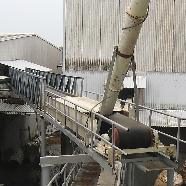 Manual conveyor belt for anto manure removal system