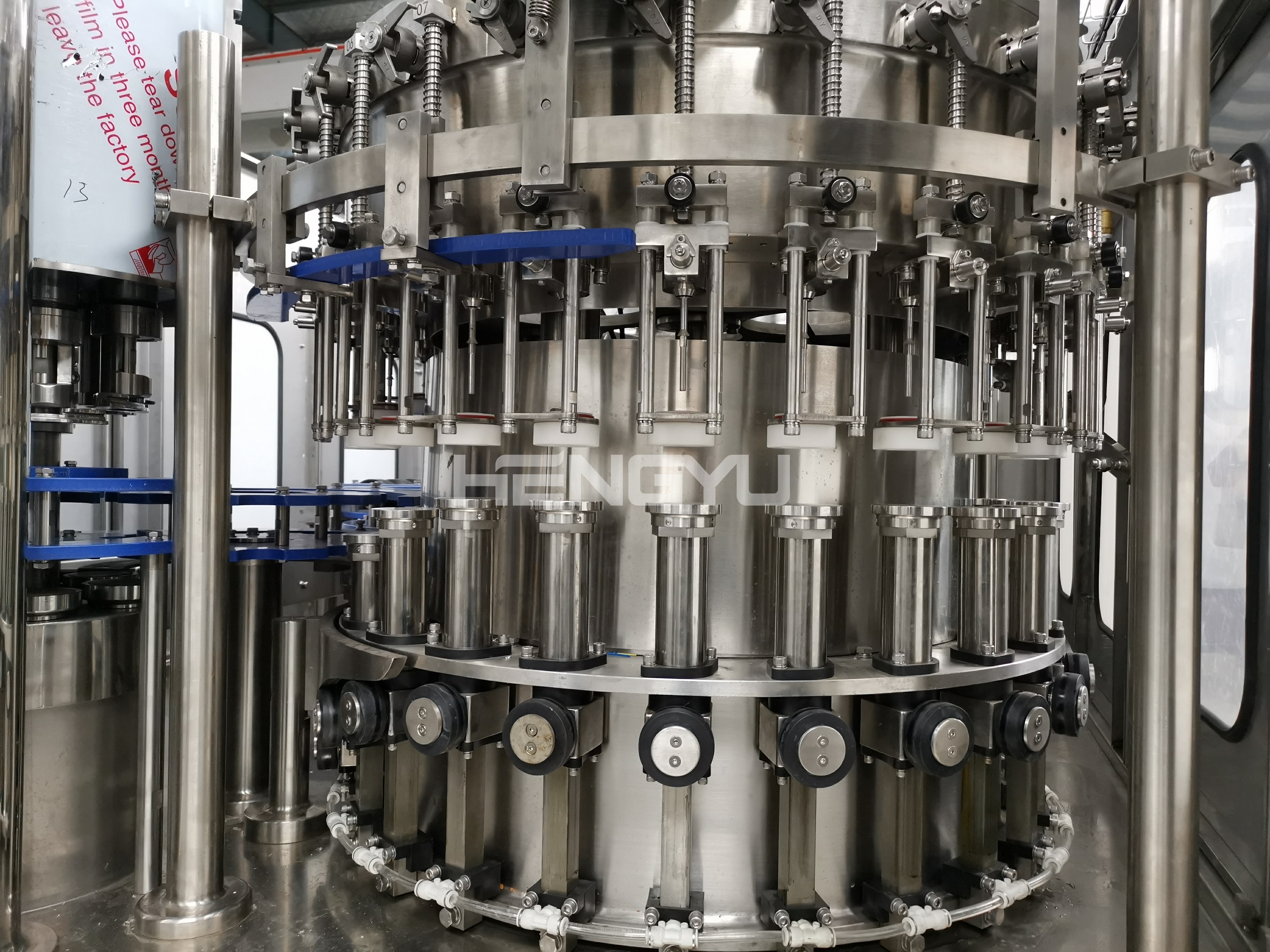 Hengyu 2023 OEM carbonated soda water filling soft drink machinery automatic glass bottle carbonated soft drink filling machine